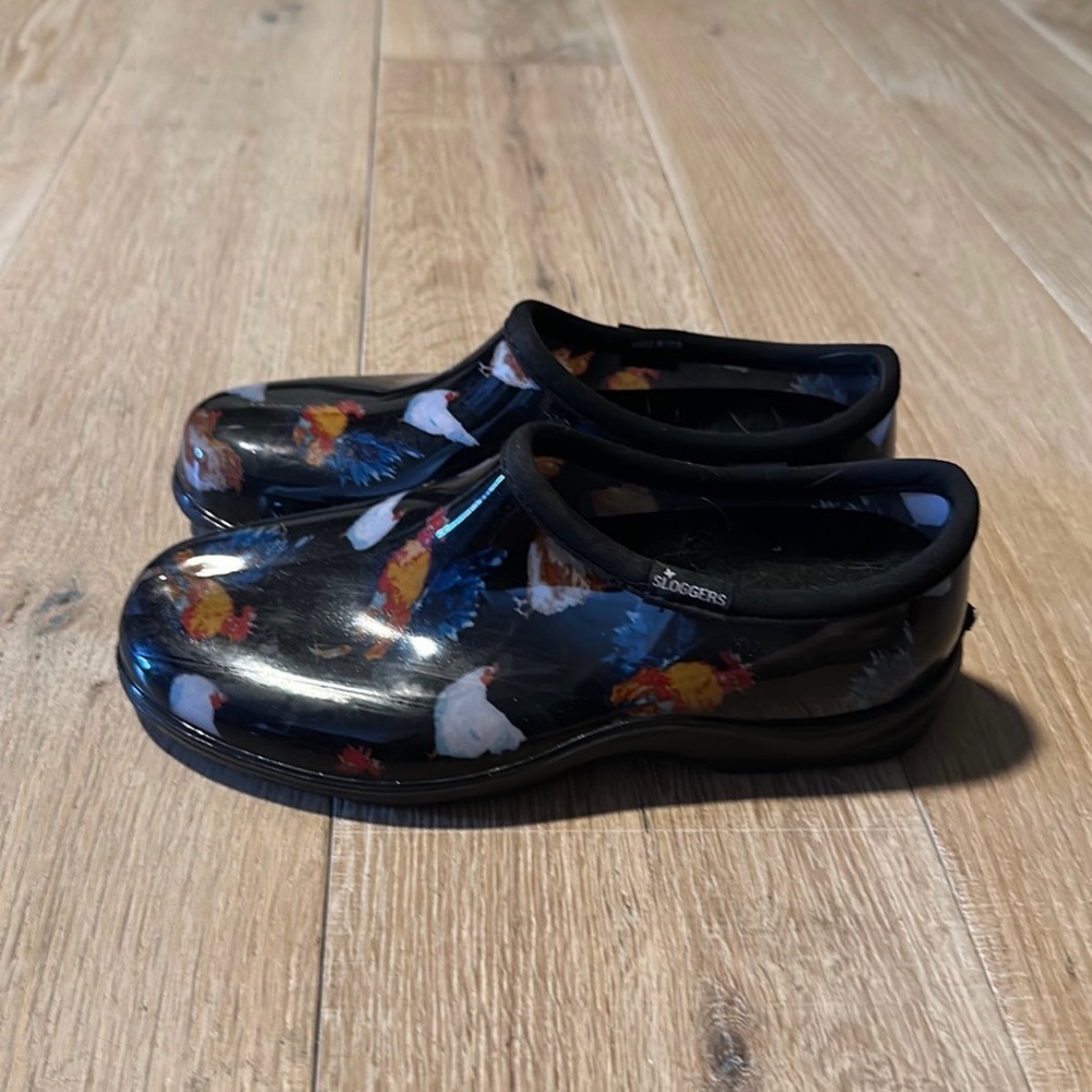 Size 9 women’s sloggers waterproof shoes